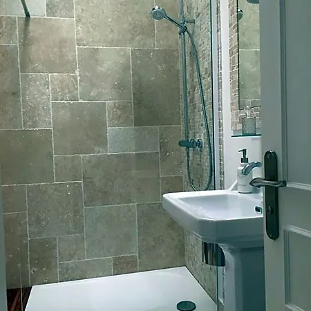 La Cabanne Bed & Breakfast